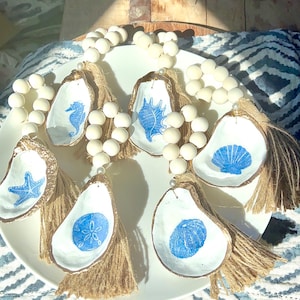 Oyster Shell Napkin Ring. Decoupaged shell napkin ring. Beach themed wedding napkin ring. Coastal table decor. Wedding shower favor gift