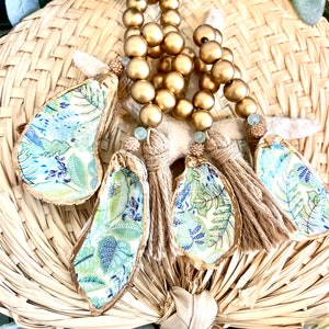 Oyster Shell Napkin Ring. Decoupaged shell napkin ring. Beach themed wedding napkin ring. Coastal table decor. Wedding shower favor gift