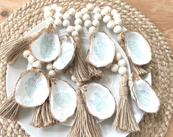 Shell Napkin Ring Set. Oyster shell napkin ring. Beachy napkin ring set. Coastal wedding napkin ring set. Beachy Bridal shower decor idea