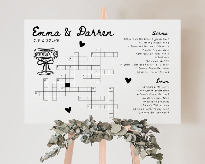 Pu&ograve; includere: Un cruciverba di matrimonio stampabile in bianco e nero con il titolo "Emma & Darren Sip & Solve". Il cruciverba presenta un'illustrazione di un bicchiere di champagne e cuori.