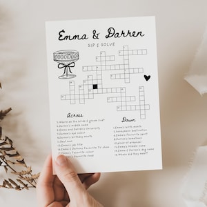 Peut inclure: Un jeu de mots croisés imprimable en noir et blanc avec le titre "Emma & Darren Sip & Solve". Le jeu de mots croisés porte sur les informations personnelles du couple, telles que leur mois de naissance, leur couleur préférée et leur ville natale.