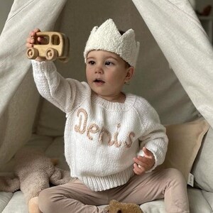 Pull en tricot à la main avec prénom, pull au crochet, pull de vacances, pull en alpaga, pull personnalisé, vêtements pour bébé garçon, pull brodé, cadeau nouveau-né image 1