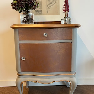NIGHT TABLE