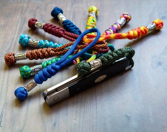 Cordón corto de paracord Practicalix con cuentas de metal vikingas, hecho a mano en Sídney