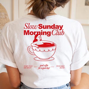 Slow Sunday Morning Club Shirt • Lustiges Kaffee T-Shirt • Cozy Weekend Tee für Relax & Brunch • Kaffeeliebhaber Geschenk Damen Herren