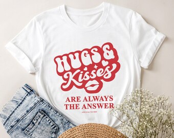 Hugs and Kisses are always the answer • Hugs & Kisses Shirt • Valentinstag Geschenk Freundin Liebe Beziehung Herz Valentine Tshirt Umarmung