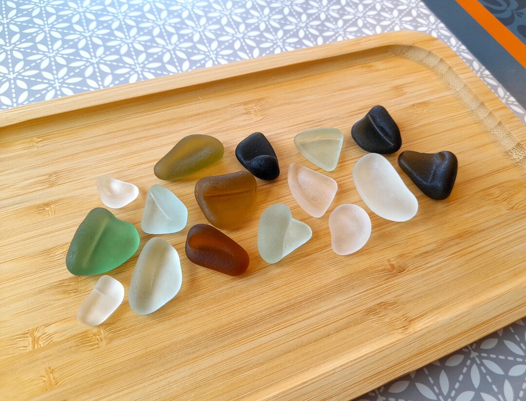 Lot of Genuine Sea Glass: Bottle Bottoms, Bottle Rims. Sea Glass Art ...