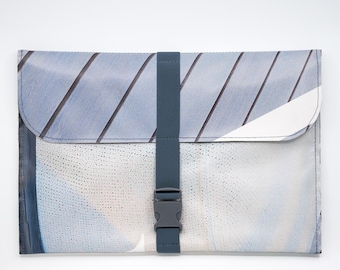 Couverture MacBook Pro, Gris, rayures, Étui pour ordinateur portable recyclé et durable, Résistant à l’eau, Pochette écologique pour ordinateur portable, unique