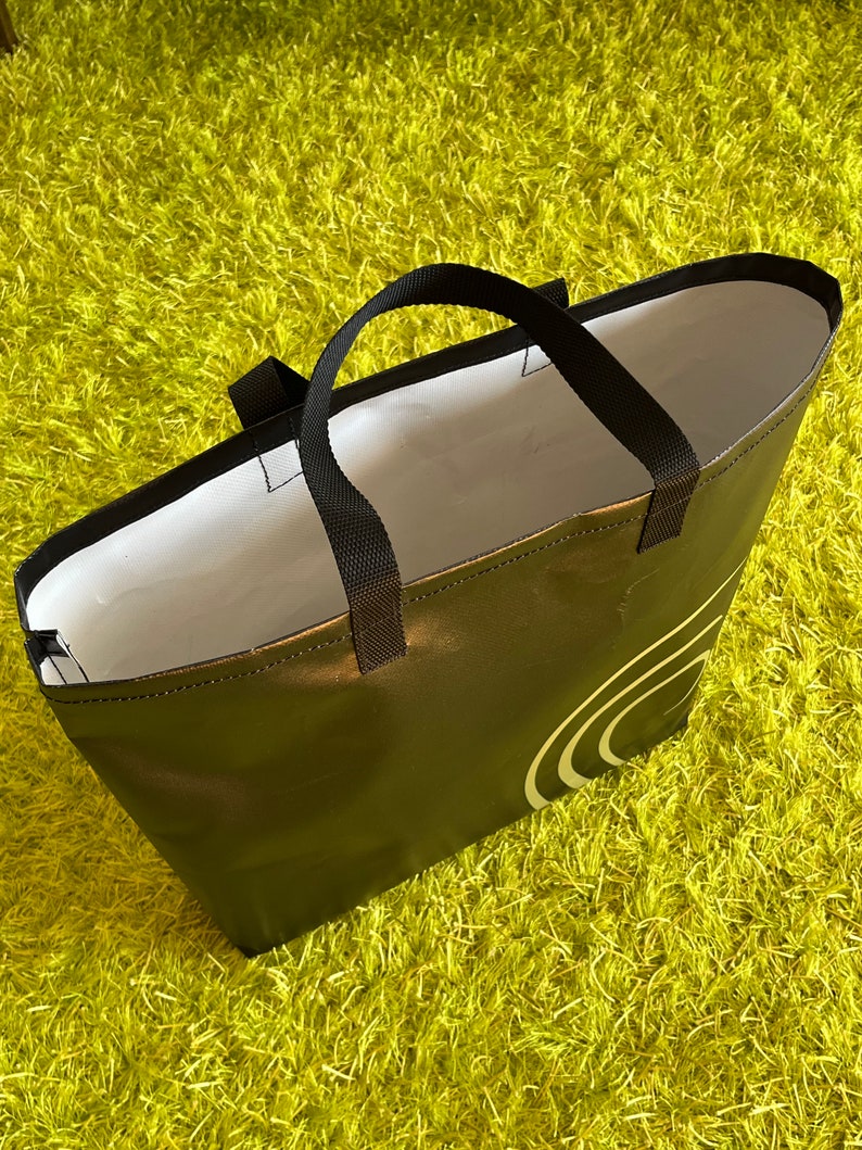 Shopping/beach bag from recycled billboards image 3