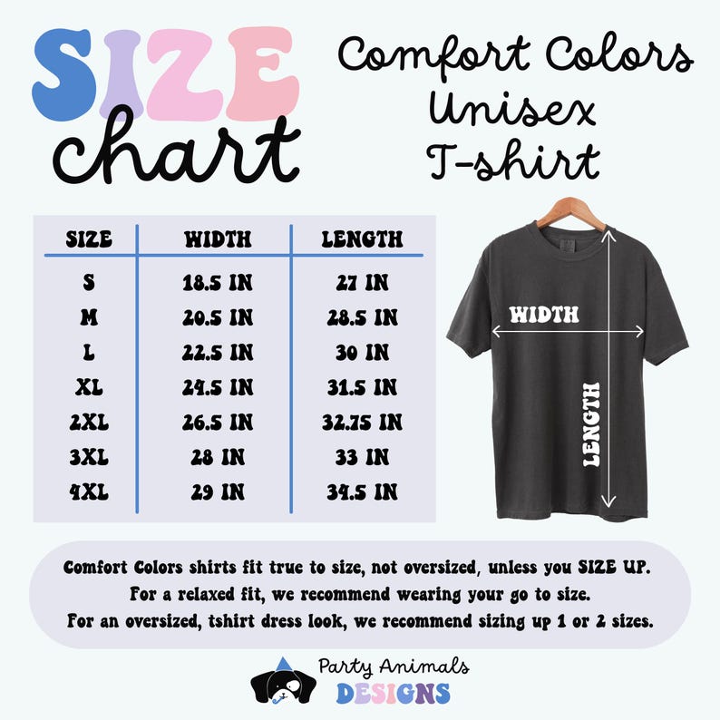 K&ouml;nnte beinhalten: Gr&ouml;&szlig;entabelle f&uuml;r Comfort Colors Unisex-T-Shirts, mit Ma&szlig;en in Zoll. Die Tabelle enth&auml;lt die Gr&ouml;&szlig;en S bis 4XL mit Breiten- und L&auml;ngenma&szlig;en. Ein dunkelgraues T-Shirt h&auml;ngt an einem Holzb&uuml;gel, mit Breiten- und L&auml;ngenindikatoren.