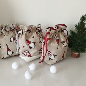 Pochon de Noël en tissu coton doublé - Sac cadeau Noël - Pochette cadeau - Emballage cadeau - Sac à doudou - Sac à jouets - Sac de rangement