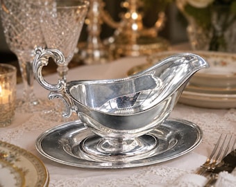 Vintage Meriden Silver Plate Gravy Boat - International Silver Co Sauce Boat with Underplate, Elegant Table Serveware