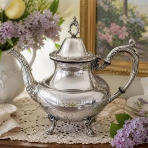 Vintage Oneida Georgian Scroll Silver Plate Teapot – Ornate Footed Tea Server, Classic Entertaining & Traditional Home Decor
