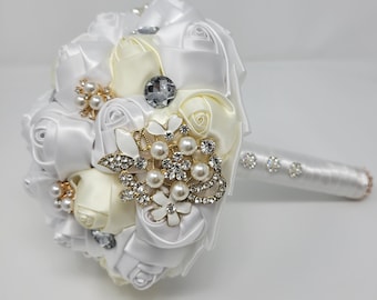 Ivory and White Satin Roses Gold and Perles Brooch Bouquet | Bridal | Wedding bouquet | Weeding Flowers | Bridesmaids | Toss Bouquet | Gold