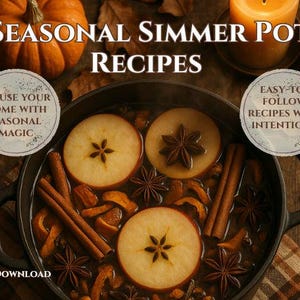 Può includere: Una pentola di ghisa nera piena di acqua, mele, bastoncini di cannella, anice stellato e altre spezie. Il testo "SEASONAL SIMMER POT RECIPES" è in cima all'immagine. Il testo "INFUSE YOUR HOME WITH SEASONAL MAGIC" è in un cerchio sul lato sinistro dell'immagine. Il testo "EASY-TO FOLLOW RECIPES WITH INTENTIONS" è in un cerchio sul lato destro dell'immagine. Il testo "PDF DOWNLOAD" è in fondo all'immagine.