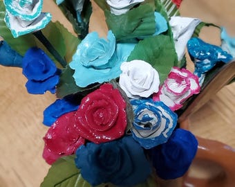 Ręcznie robione gliniane róże, kolorowa kompozycja kwiatowa, prezent na Dzień Matki