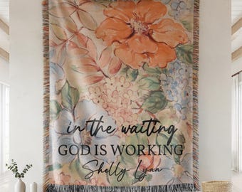 Couverture tissée personnalisée à motif floral chrétien, jeté de canapé avec verset biblique « Dans l'attente », couverture d'encouragement inspirée par la foi, cadeau de sympathie pieux