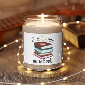 Just One More Book Candle, Kerze für Buchliebhaber, Entspannungskerze, Kerze im Glas, Bücherwurm Geschenke, Geschenk für Buchliebhaber, Home Decor, 9oz