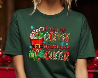 Ik Run On Coffee en Christmas Cheer tshirt, Coffee Christmas shirt, Funny Sayings Christmas, Holiday tee, Christmas Cheer, Cadeau voor haar