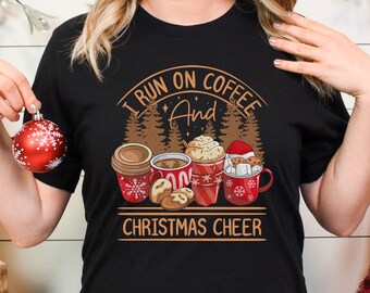 Ik loop op koffie en kerst Cheer tshirt, koffie tshirt, kerst Cheer tshirt, vakantie kleding