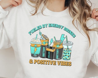 Sudadera Fueled by Energy Drinks, jersey de cuello redondo Energy Drink, jersey Coffee, ropa con frases divertidas, amante del café, regalo de café, regalo para mamá