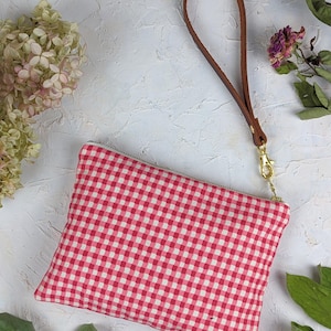 Monedero de verano con cremallera y diseño de picnic en azul o rojo con cuadros blancos