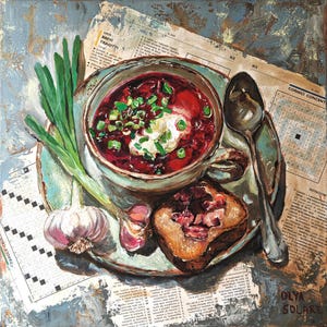 Peut inclure: Peinture à l'huile représentant une soupe rouge avec de la crème et des oignons verts, servie sur une assiette turquoise avec une cuillère. Un morceau de pain et de l'ail sont également sur l'assiette. Le fond comprend des journaux.