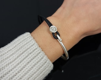 Pulsera de cuero con cierre de gancho de plata, pulsera de medio puño, cierres de tonelada de plata antigua, pulsera de cuero negro, pulsera para mujeres y hombres, B85