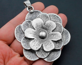 Silver Floral Pendant, Daisy Pendant, Big Flower Charm, Metal Flower Findings, Boho Pendant, Jewelry Making, Christmas Gift, P2016