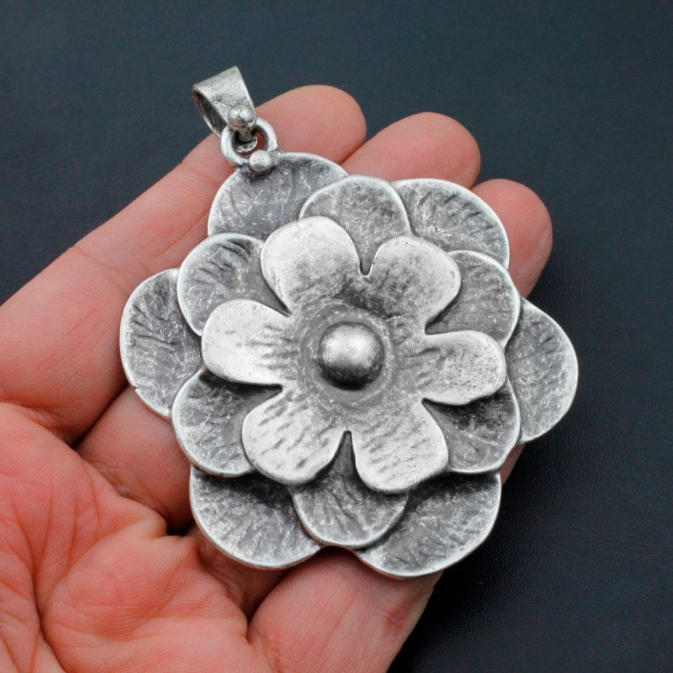 BIGフローラルPendant Silver925 Silver Floral Pendant, Daisy Pendant, Big Flower Charm, Metal