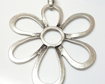 Pendentif fleur en argent, collier bohème marguerite, pendentif fleur en argent, bijoux fleurs, cuir, bijoux bohème, pendentif femme, P71