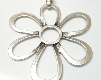 Silber Blumen Anhänger, Boho Daisy Halskette, Silber Blumen Anhänger, Blumen Schmuck, Leder, Boho Schmuck, Frauen Anhänger, P71