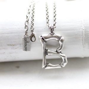 Colar com letra inicial grande, colar personalizado, colar com alfabeto de prata, pingente com letra de osso grande, presente para ela, colar de prata ZM610