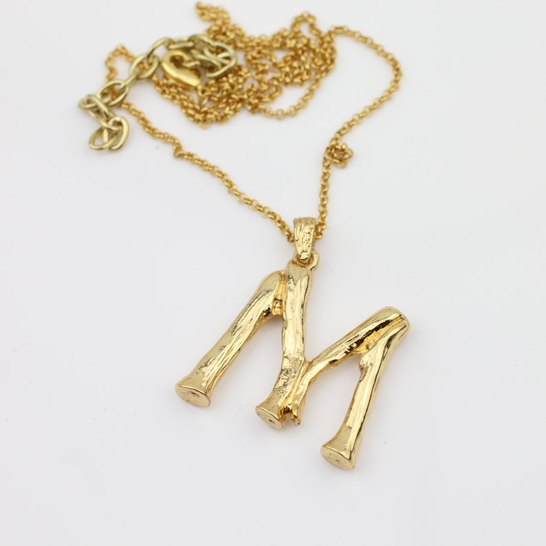 Collar de letra inicial grande, collar personalizado, collar de alfabeto chapado en oro, encanto de letra de hueso grande, regalo para ella, collar ZM610 imagen 1