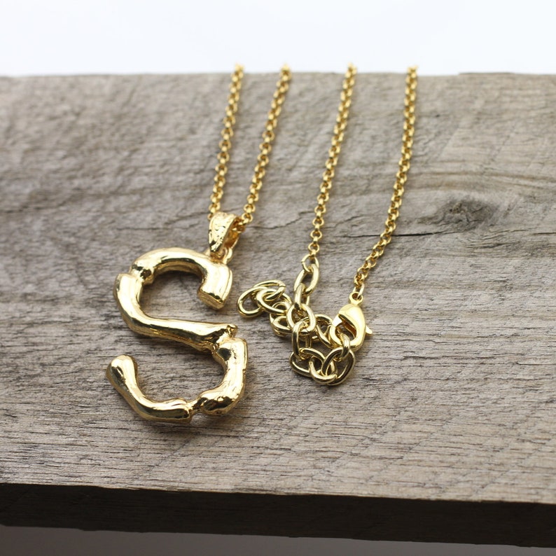 Collar de letra inicial grande, collar personalizado, collar de alfabeto chapado en oro, encanto de letra de hueso grande, regalo para ella, collar ZM610 imagen 6