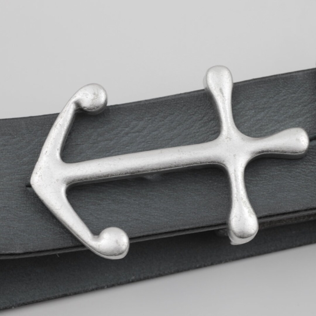 belt buckle with anchor stamp