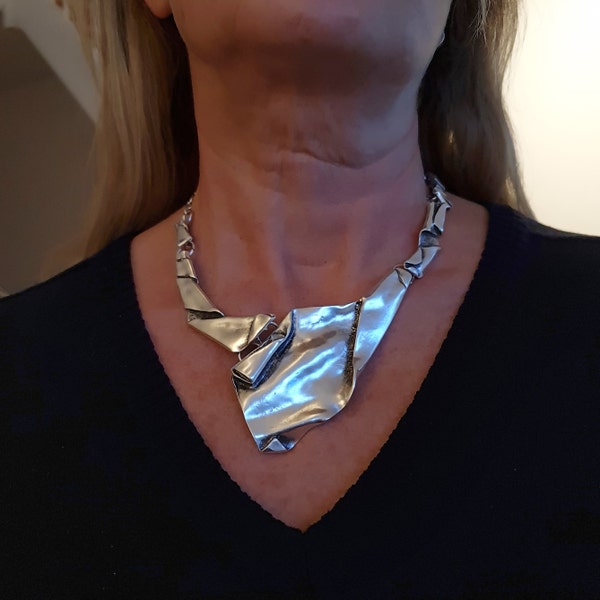 Collar asimétrico brutalista, collar de plata de diseño, declaración de plata antigua, collar de babero grueso, regalo de joyería modernista para ella, C130