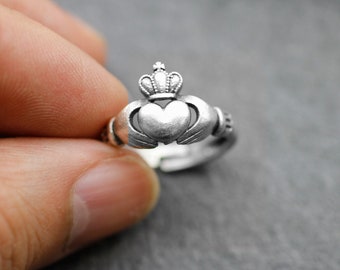 Anillo de Claddagh, anillo de corazón y manos, anillo de amor, joyería de corazón, anillo de plata, anillo de tiara real, regalo de Irlanda, regalo de Navidad, R371 as