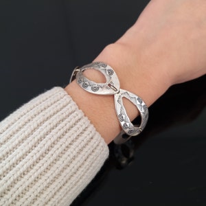 Brazalete Hammared ovalado grueso de plata Boho, brazaletes de fiesta de brazo minimalista, pulsera para mujer B998