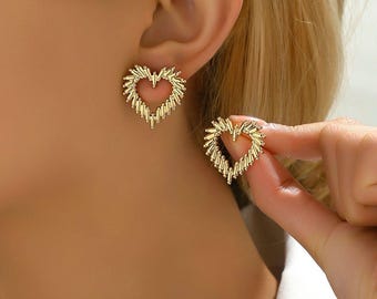 Gold Heart Stud Earrings, Stainless Steel Heart Earrings, Tiny Open Heart Stud Earrings in Gold Plated, 100% waterproof, E01go