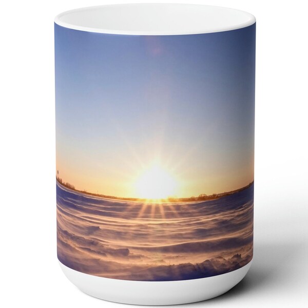 Winter Sonnenuntergang Kaffeebecher schönes Winterlandschaftsbild Kaffeetasse Winterhimmel mit Sonne Hundebild von schneebedeckter Rinderweide