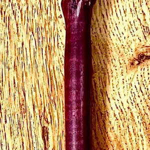 Zauberstab, handgeschnitzt aus Purple Heart Hartholz.