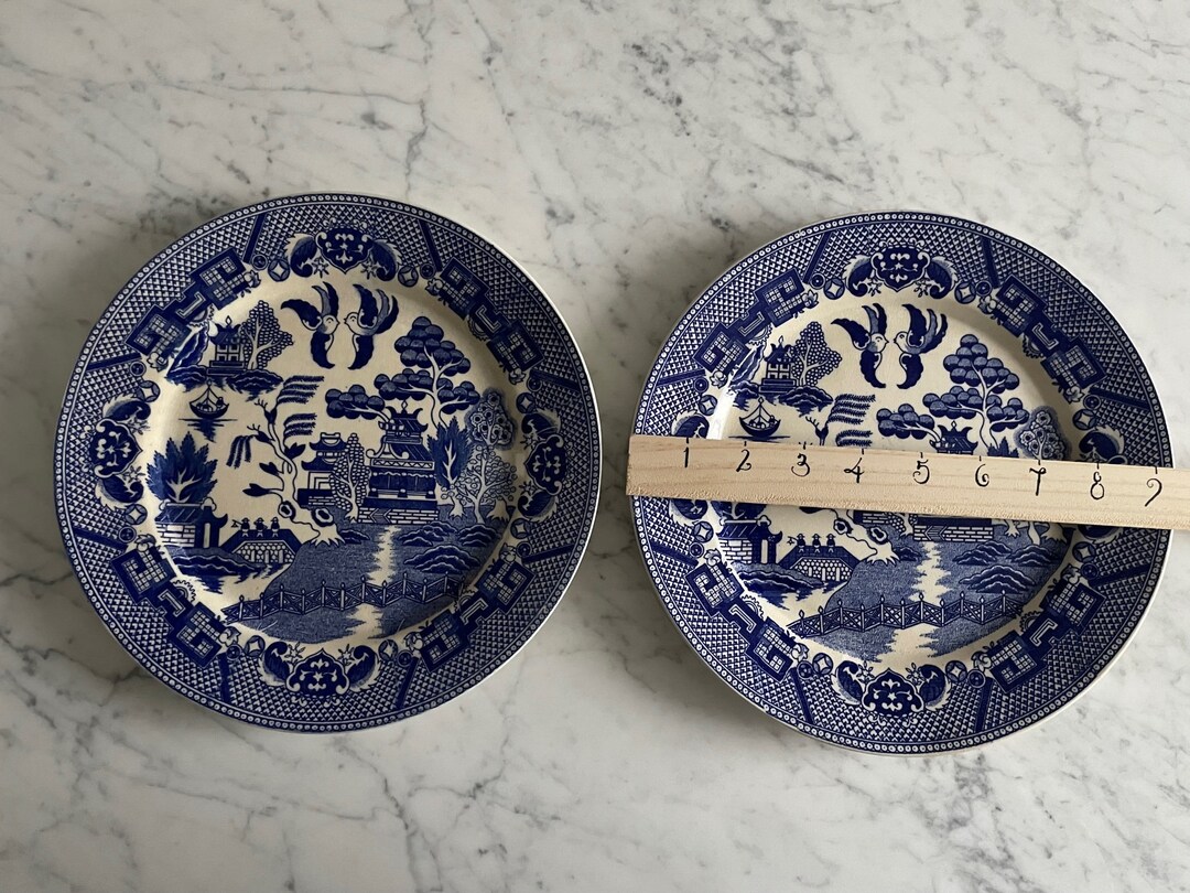Unmarked Vintage Blue Willow Luncheon Plates 9 & 1/2 Plump Blue Doves