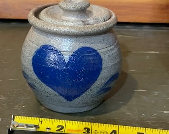 vintage Rowe Pottery Stoneware Salt Glaze Jar Motif coeur et couvercle