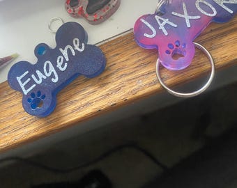 Llaveros de resina con forma de perro