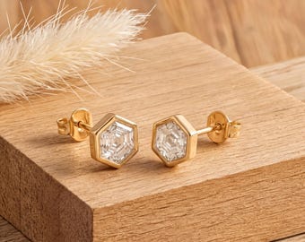 Clous d'oreilles avec diamants cultivés en laboratoire taille hexagonale, clous de fiançailles en or massif 14 carats