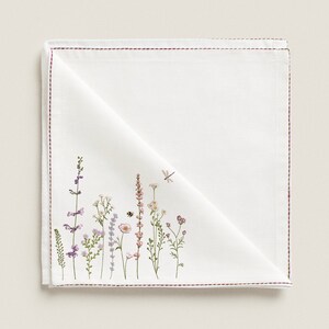 BloomInEmbroidery.etsy.com wildflower machine embroidery design napkin