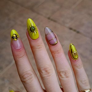 Handmade Press On Nails Summer Nails Long Nails Yellow Nalis 3D Nails Fake Nails Art Flower Nails Gel Nails
