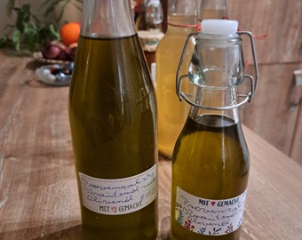 Provenzalisches Kräuteröl mit Olivenöl