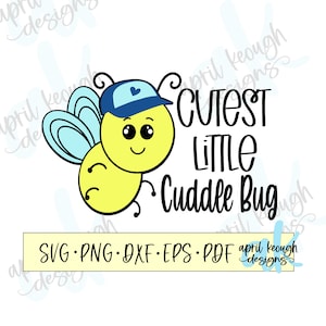Puede incluir: Una abeja amarilla con alas azules y una gorra de béisbol azul con un corazón en ella. La abeja tiene una cara sonriente con ojos grandes. El texto "CUTEST LITTLE CUDDLE BUG" está escrito en negro debajo de la abeja.